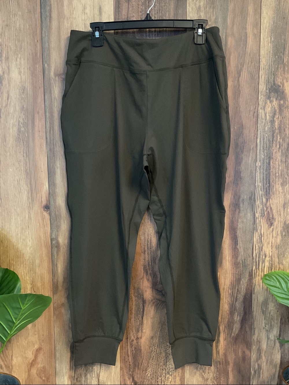Soothfeel 25.5XL Army Green Joggers  NWT      W457